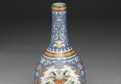 图片[2]-Gall-bladder vase in yang-ts’ai enamels with incised blue ground pattern of flower brocade and band décor 1742 (Ch’ien-lung reign)-China Archive